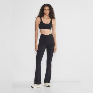 NWT - Golden BUTTER Crossover Hi-Rise Flare 32” Legging - Size 8 - Black